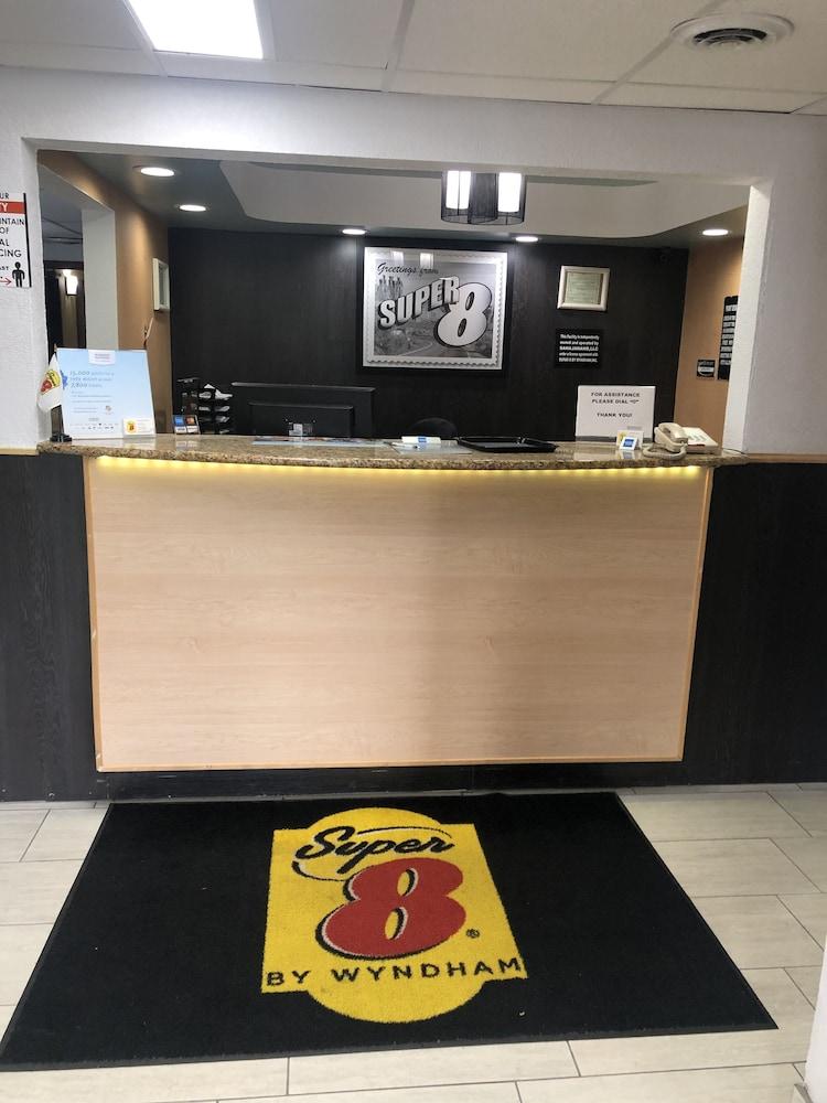 Super 8 By Wyndham Plover Stevens Point Area Exterior photo