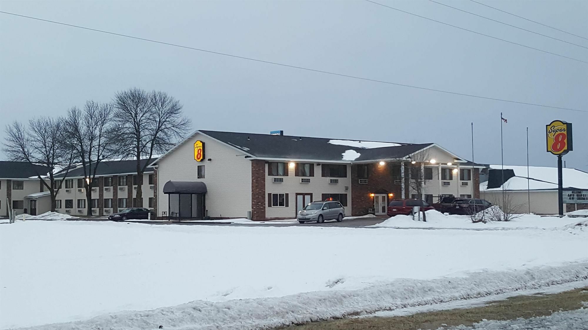 Super 8 By Wyndham Plover Stevens Point Area Exterior photo